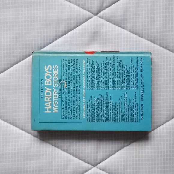 Bundle of two vintage books, The Hardy Boys and The Bobbsey Twins - Picture 5 of 5